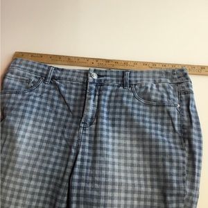 Chico’s So Slimming Girlfriend crop jeans  medium/ light wash gingham check  2